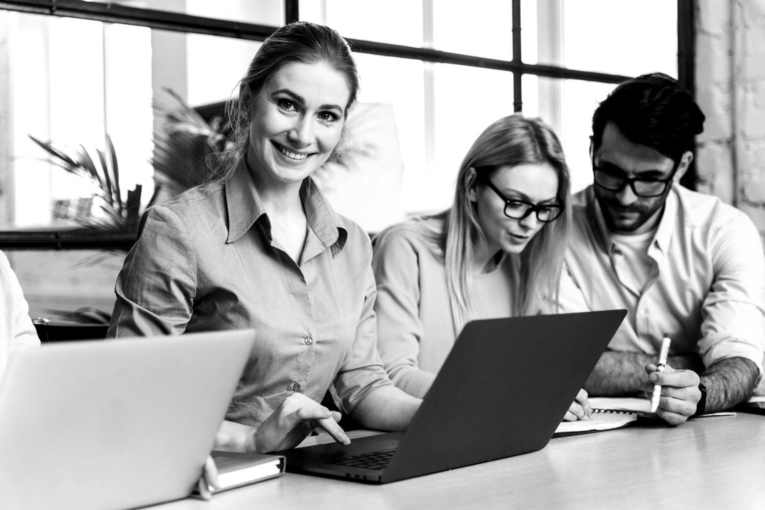 Участники программы стратегического планирования работают над кейсом